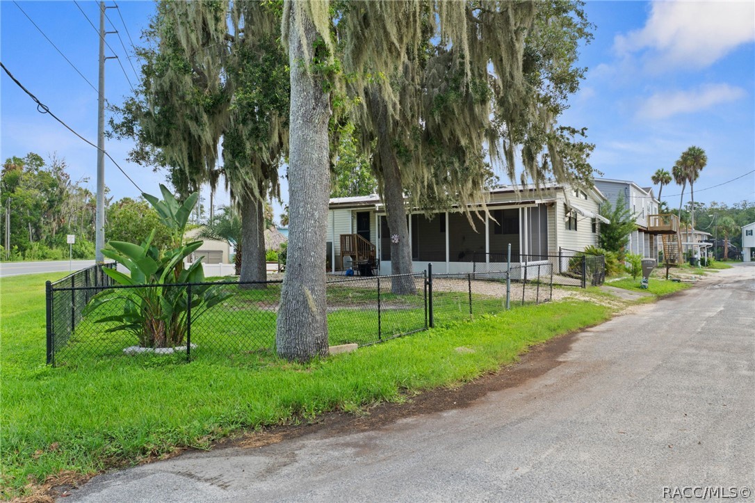 10267 W Hadley Court
