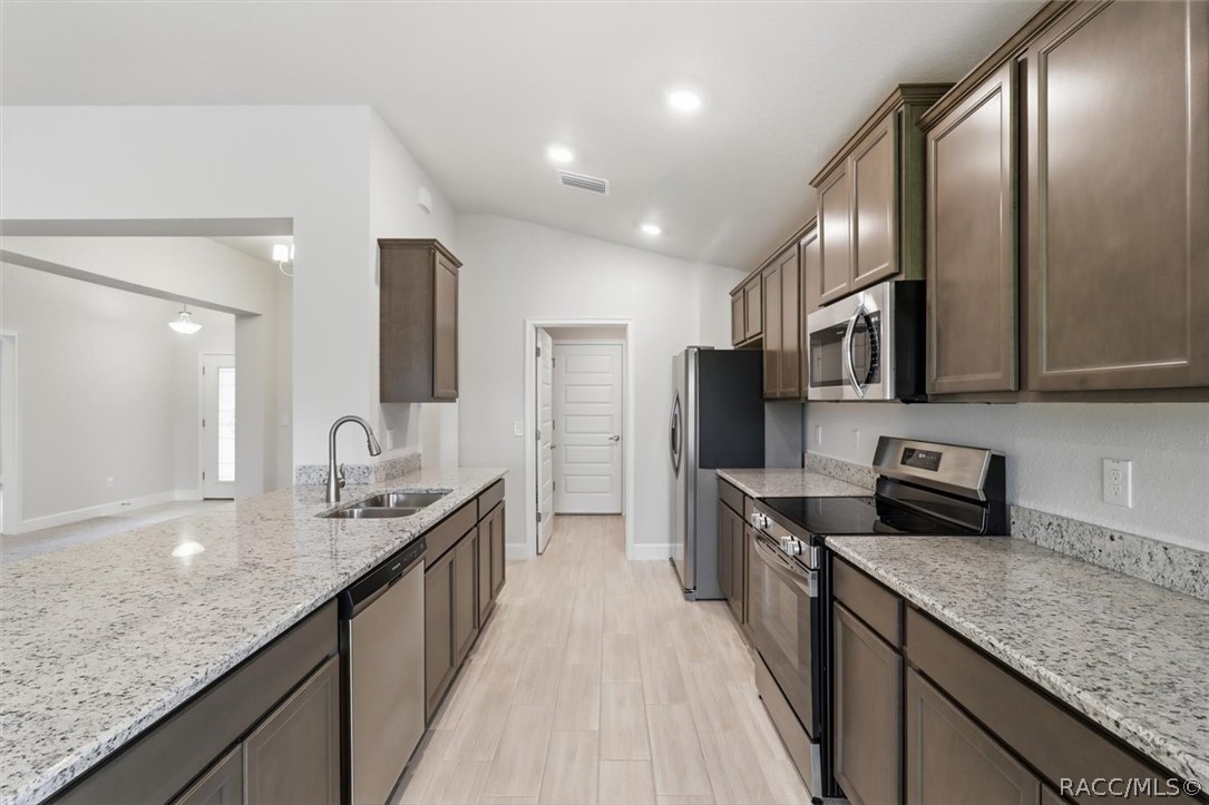 336 W Rexford Drive