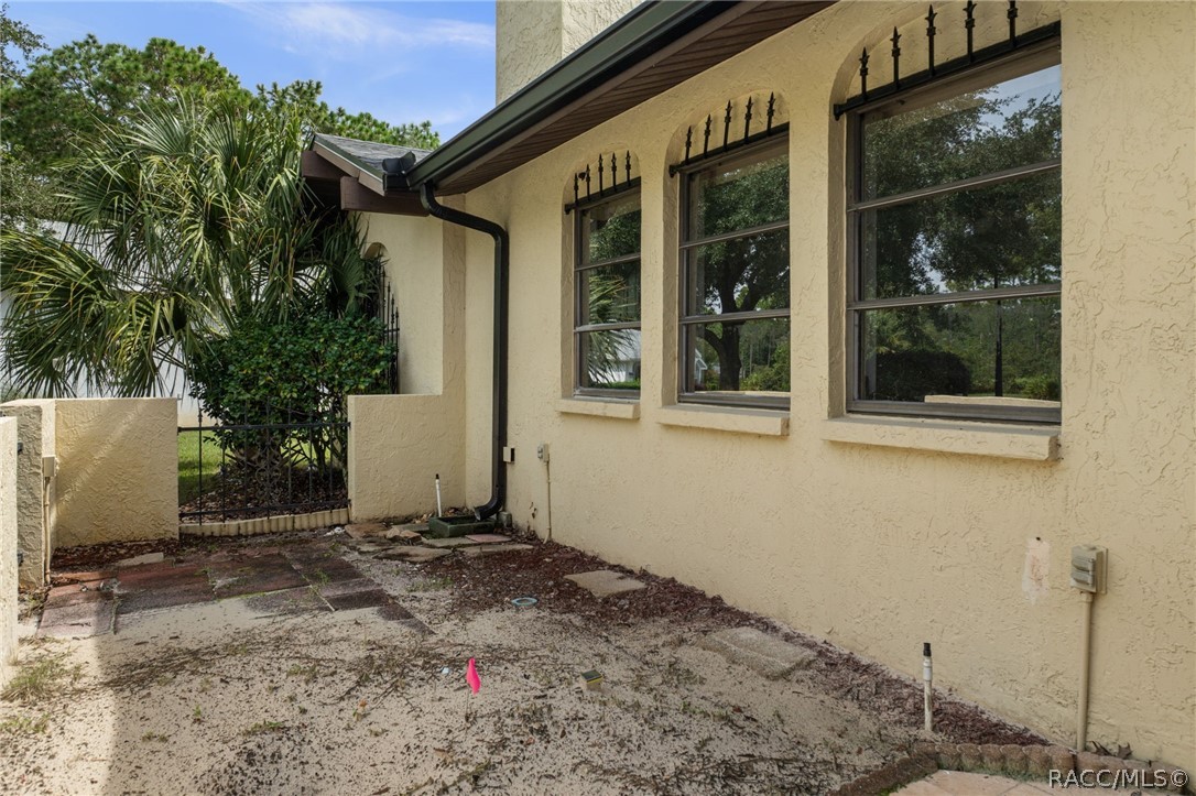 9 N TUPELO Court