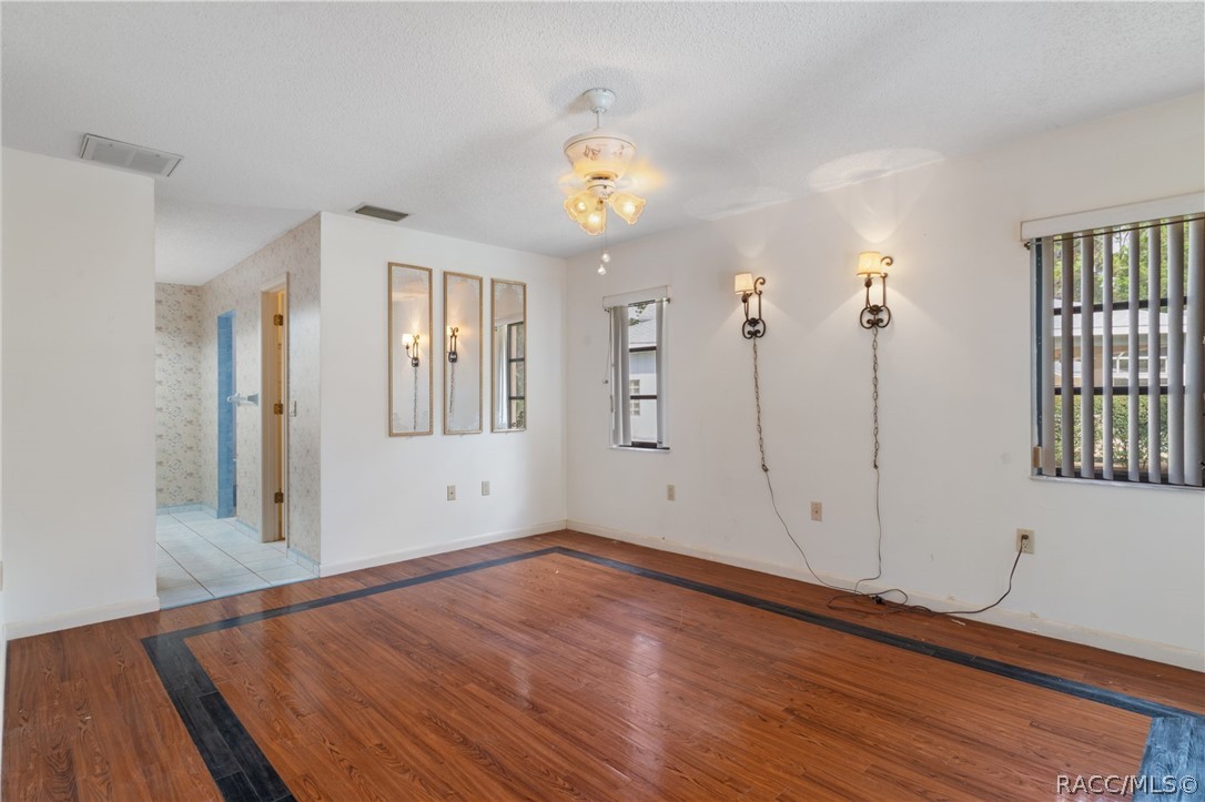 9 N TUPELO Court