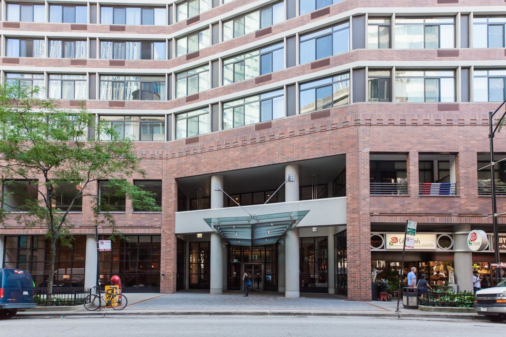211 E Ohio Street Unit: 2225