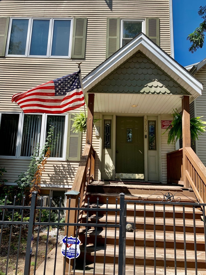 3316 N Southport Avenue Unit: 2F