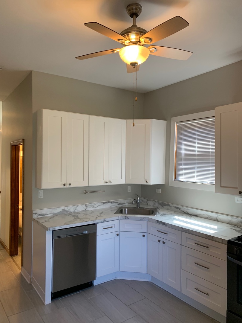 3316 N Southport Avenue Unit: 2F