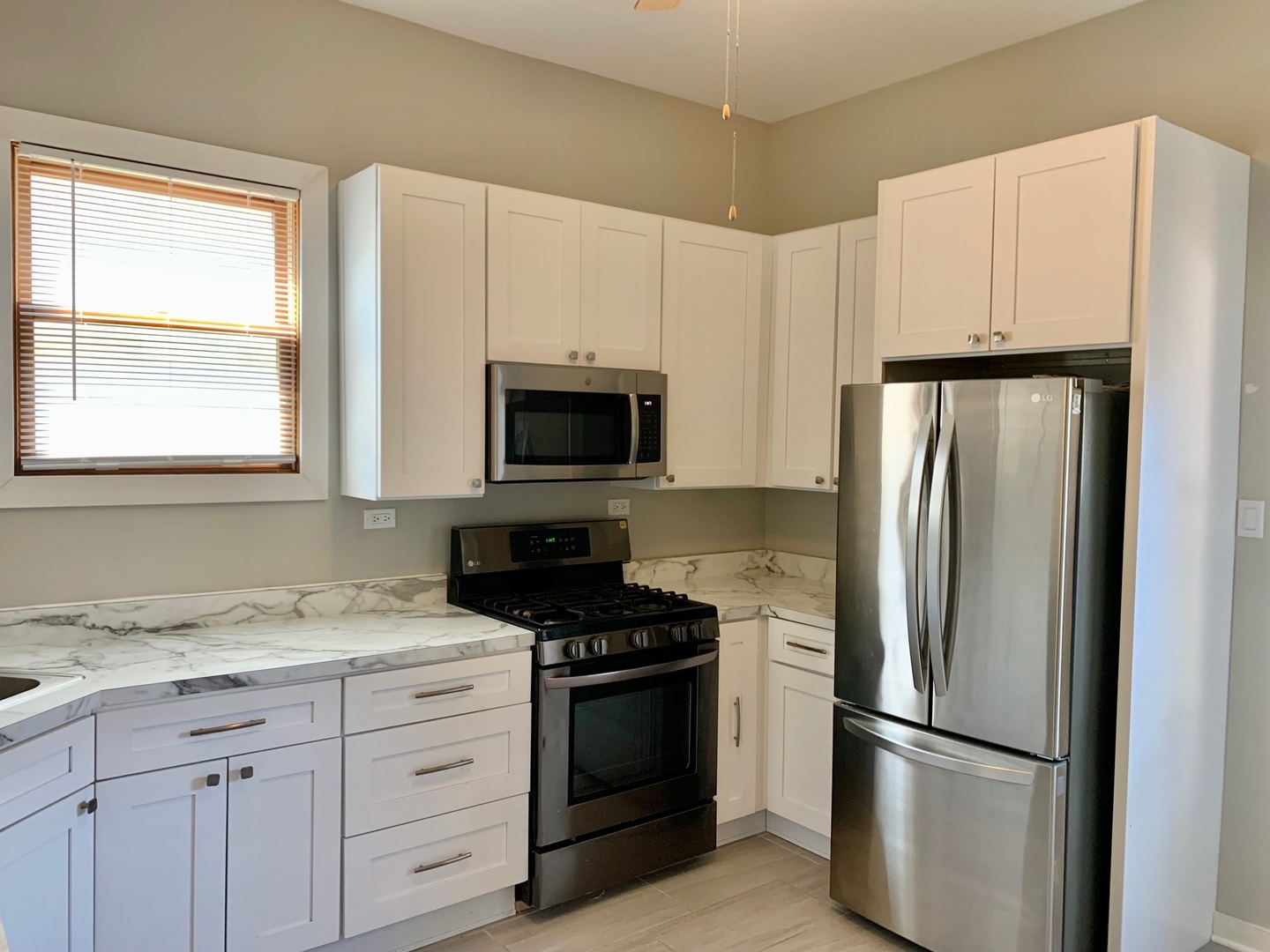 3316 N Southport Avenue Unit: 2F