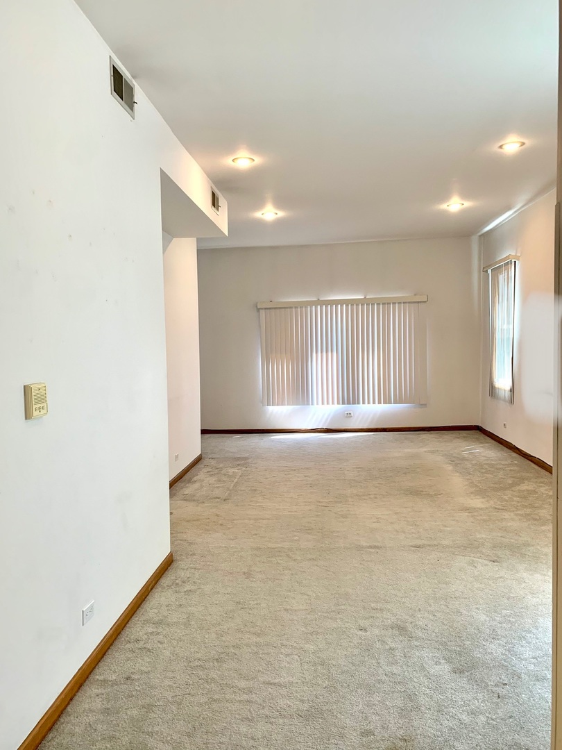 3316 N Southport Avenue Unit: 2F