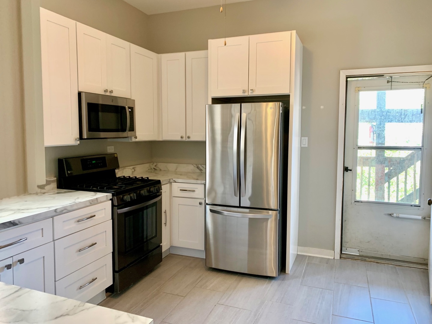 3316 N Southport Avenue Unit: 2F
