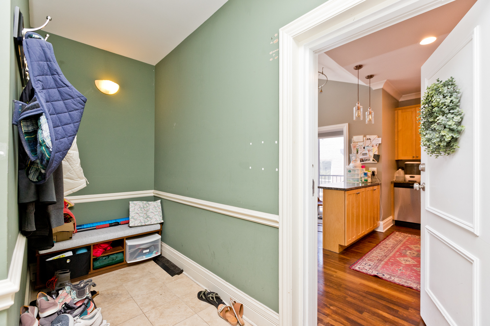 930 W Dakin Street Unit: 4W