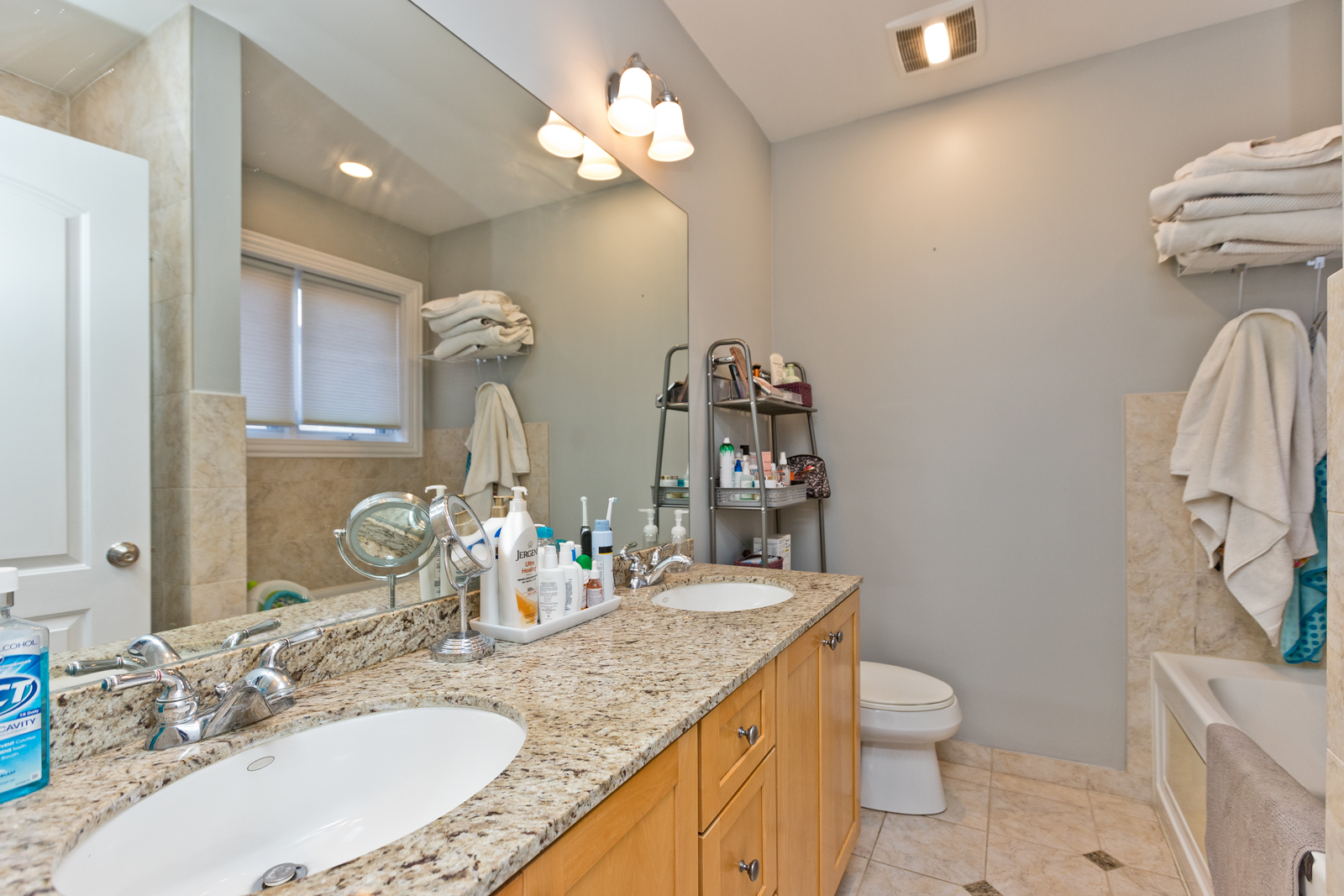 930 W Dakin Street Unit: 4W