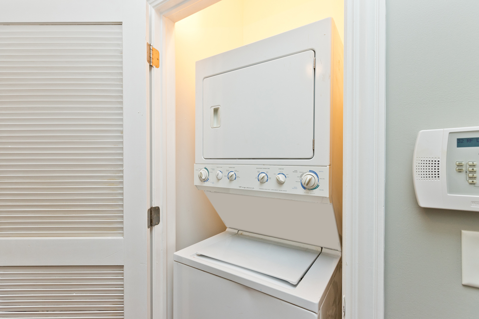 930 W Dakin Street Unit: 4W
