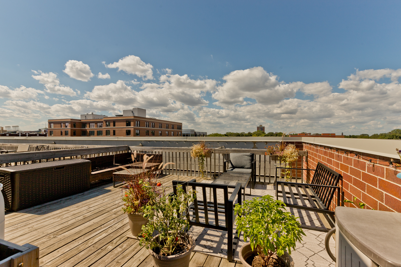 930 W Dakin Street Unit: 4W