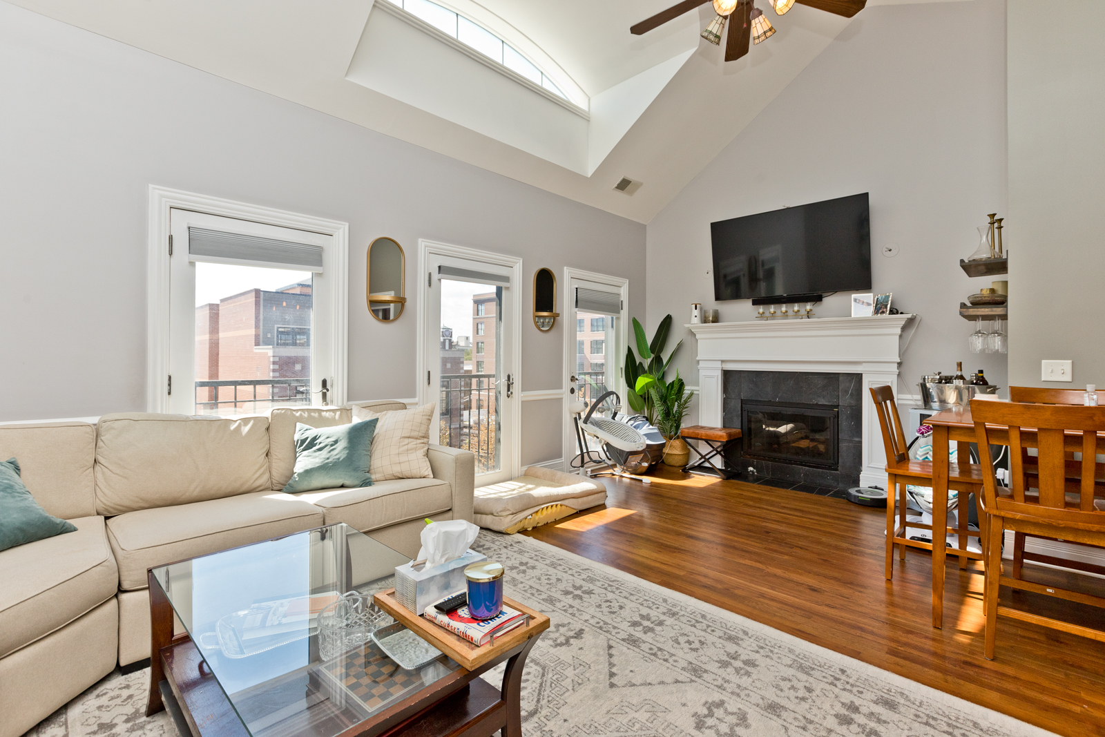 930 W Dakin Street Unit: 4W