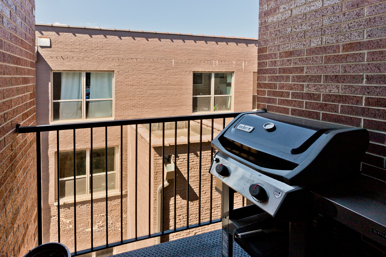 930 W Dakin Street Unit: 4W