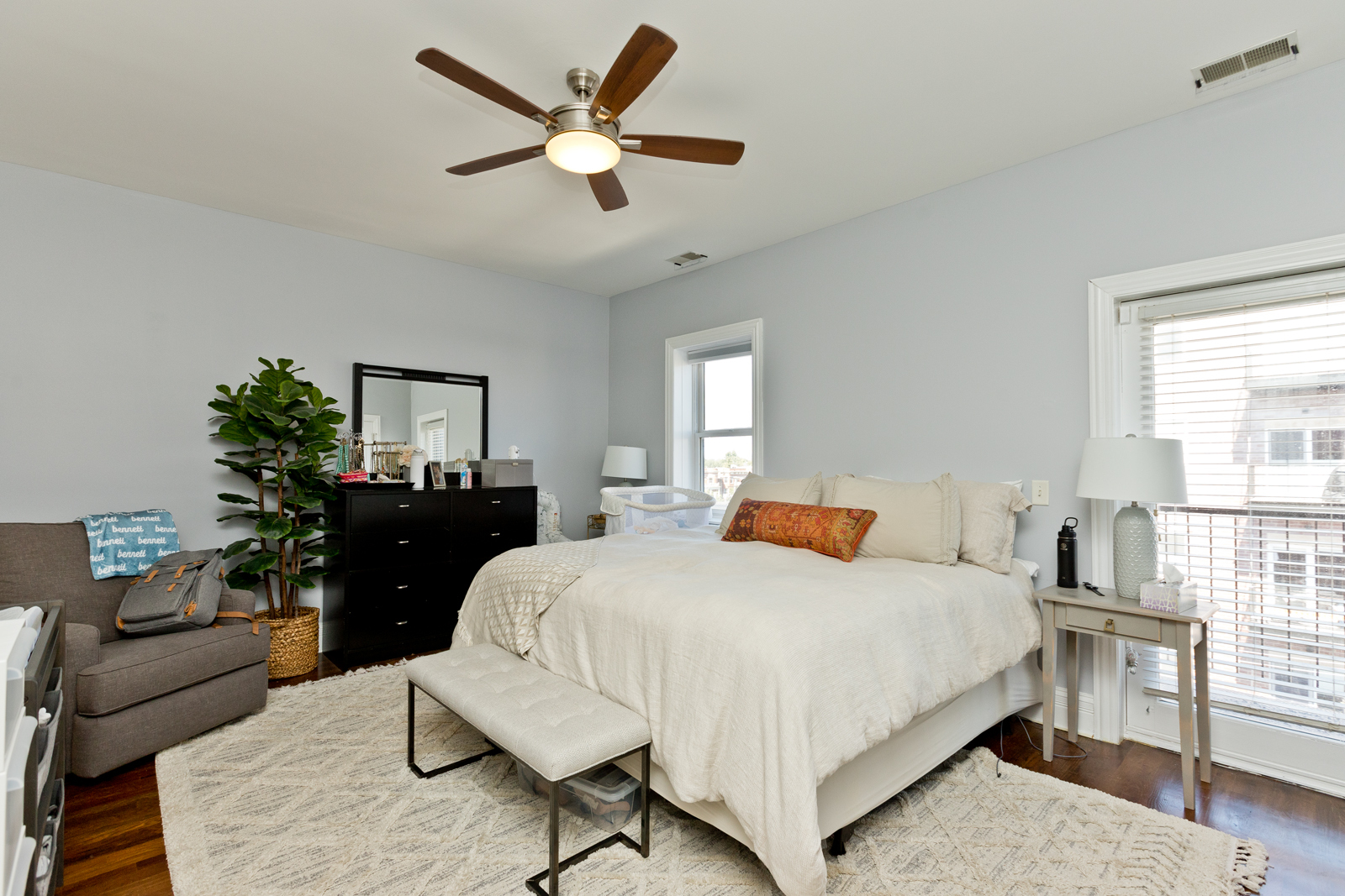 930 W Dakin Street Unit: 4W