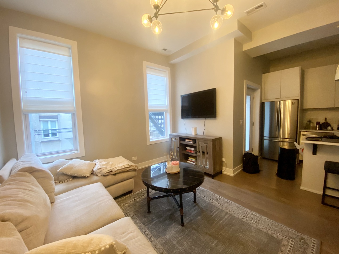 2220 N Lincoln Avenue Unit: 2R