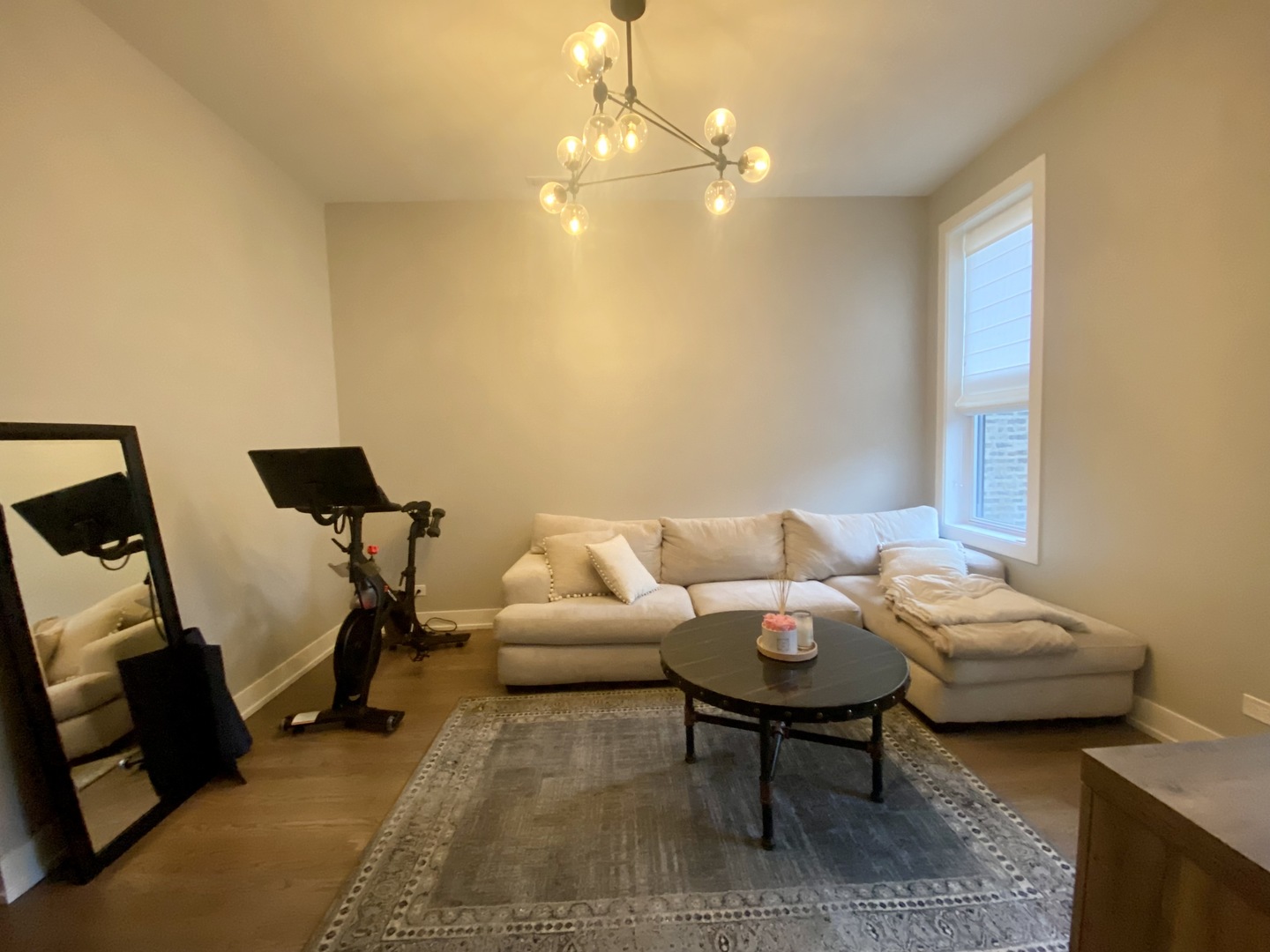 2220 N Lincoln Avenue Unit: 2R