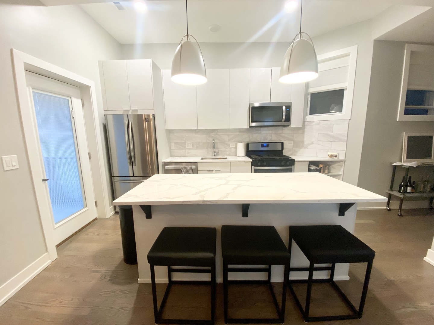 2220 N Lincoln Avenue Unit: 2R