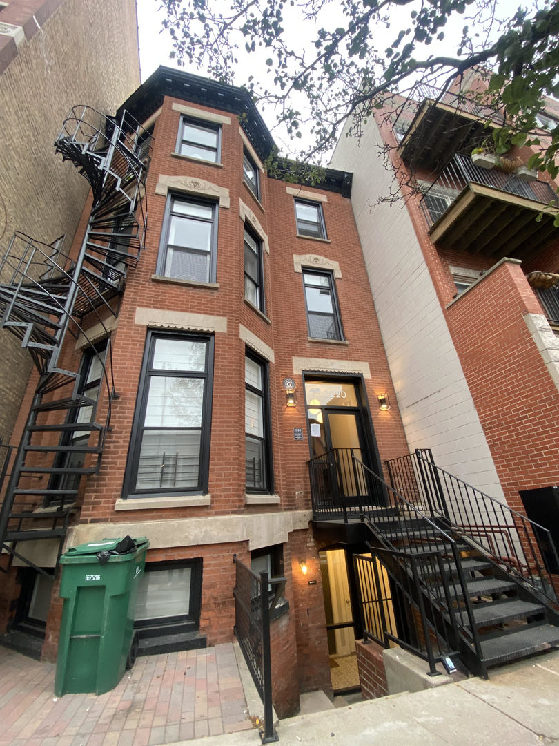 2220 N Lincoln Avenue Unit: 2R