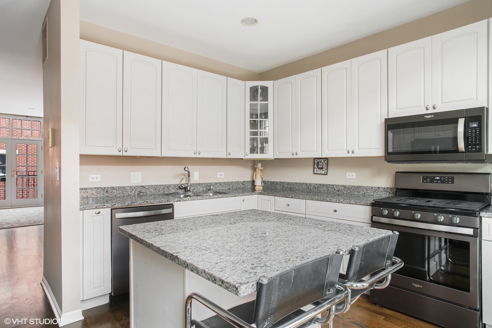 2652 N Southport Avenue Unit: E