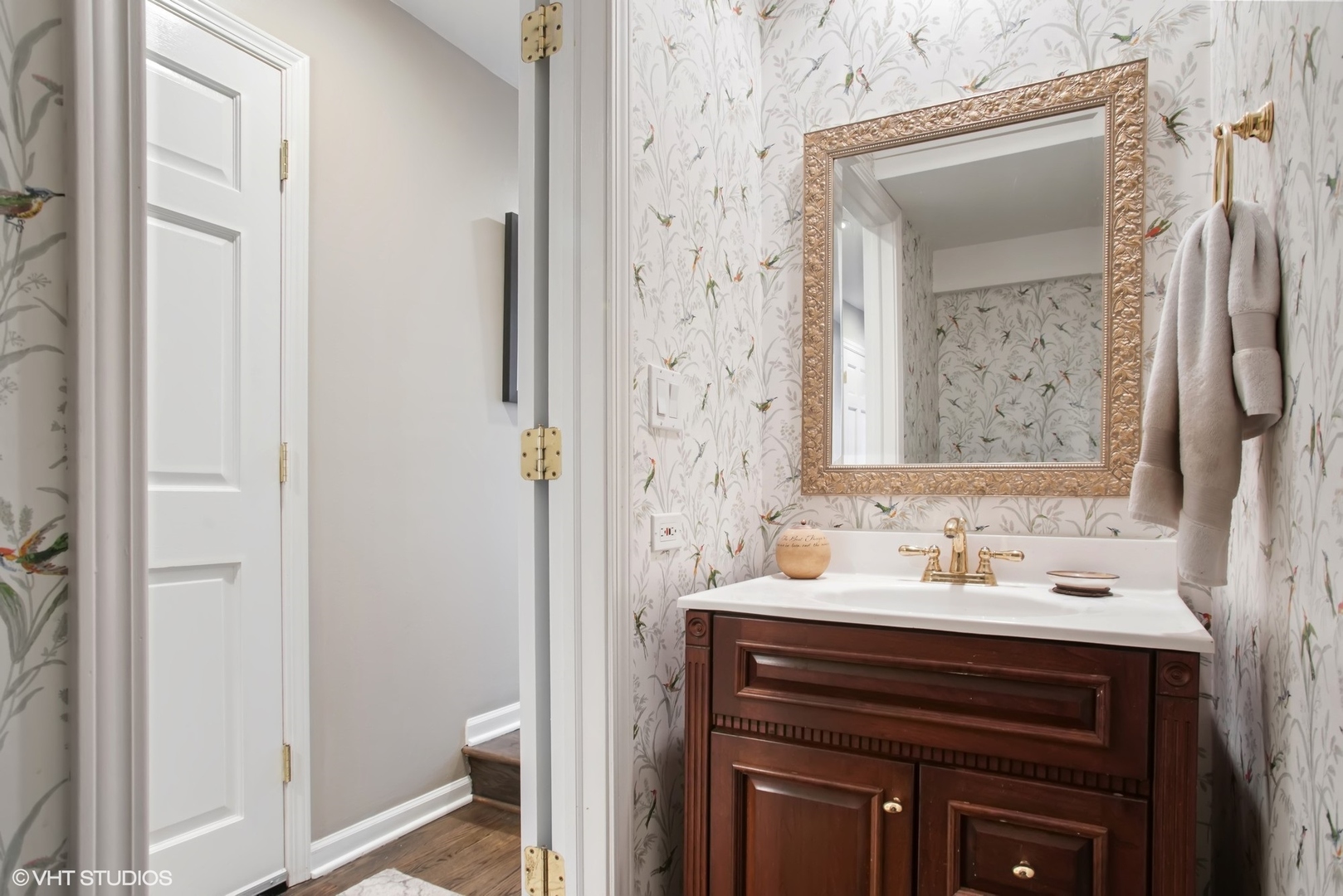 2652 N Southport Avenue Unit: E
