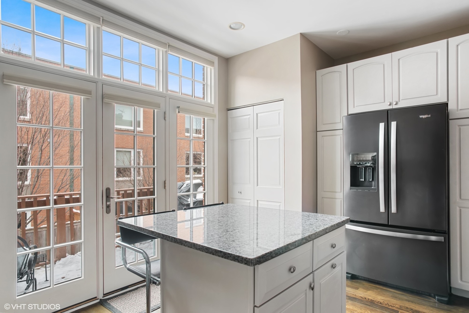 2652 N Southport Avenue Unit: E