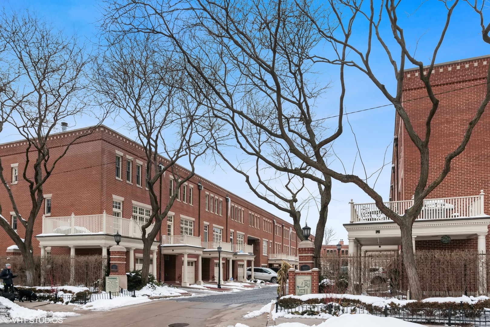 2652 N Southport Avenue Unit: E
