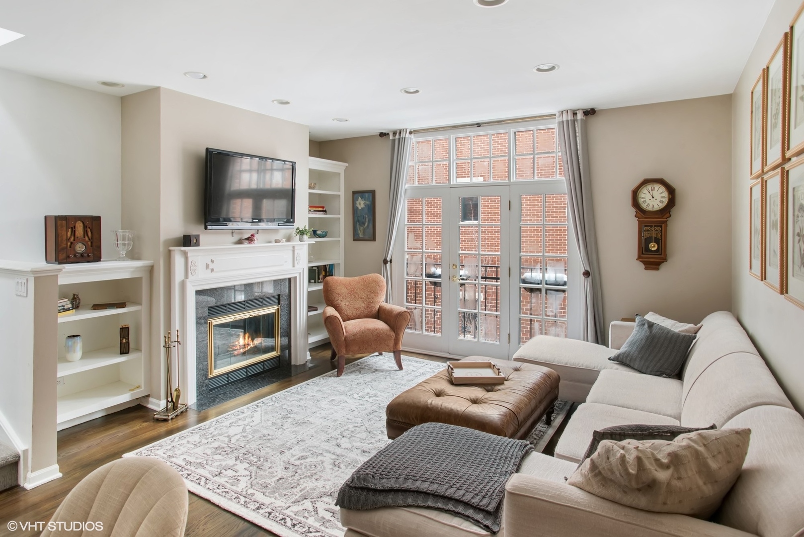 2652 N Southport Avenue Unit: E