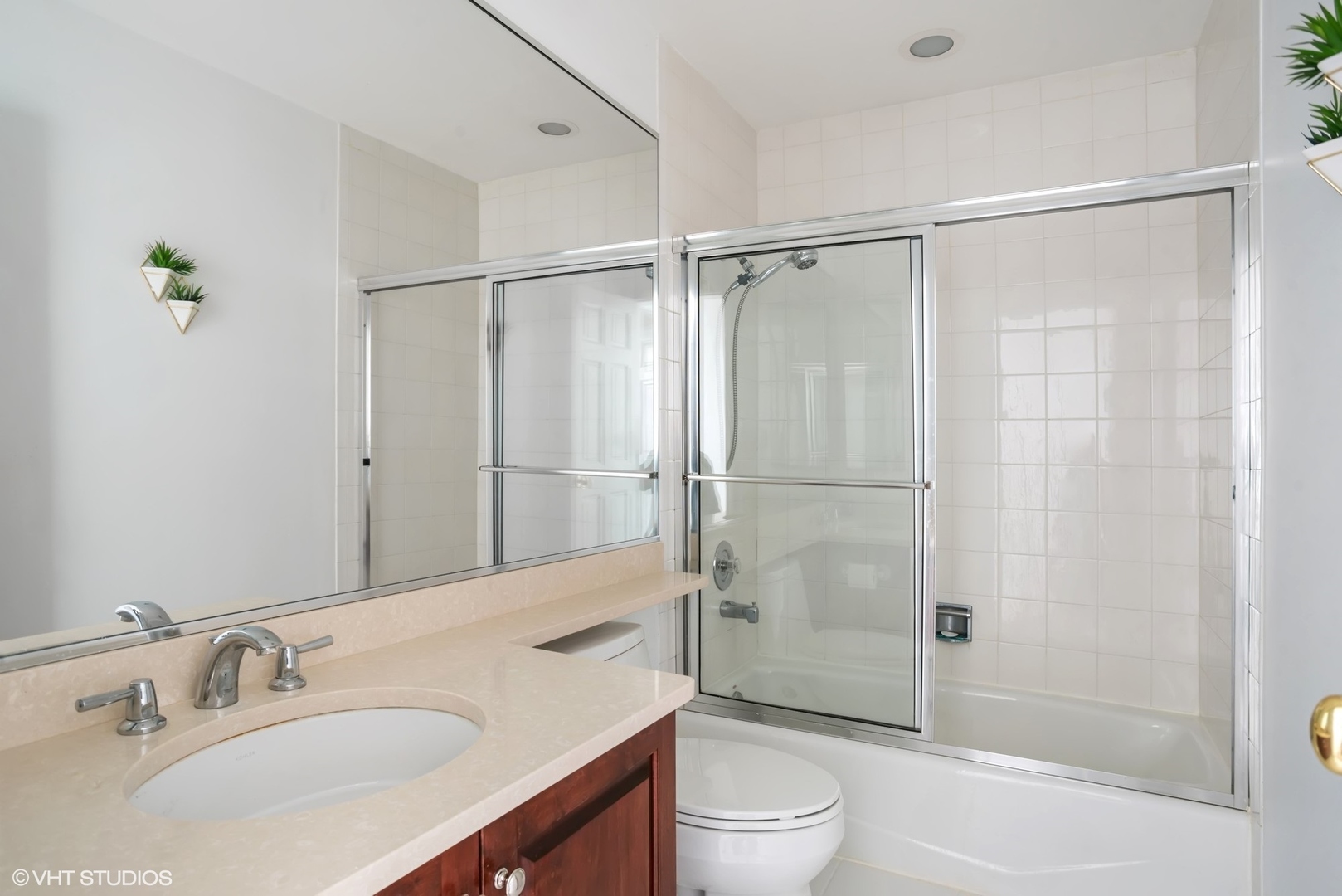 2652 N Southport Avenue Unit: E