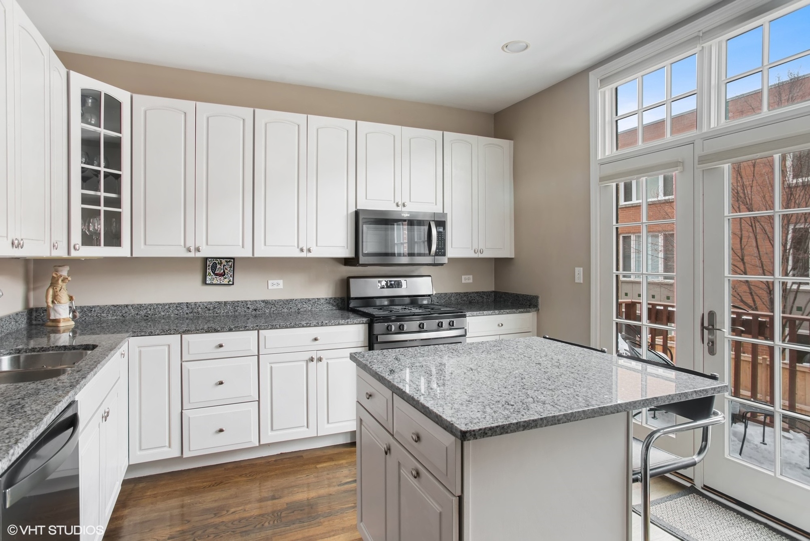 2652 N Southport Avenue Unit: E