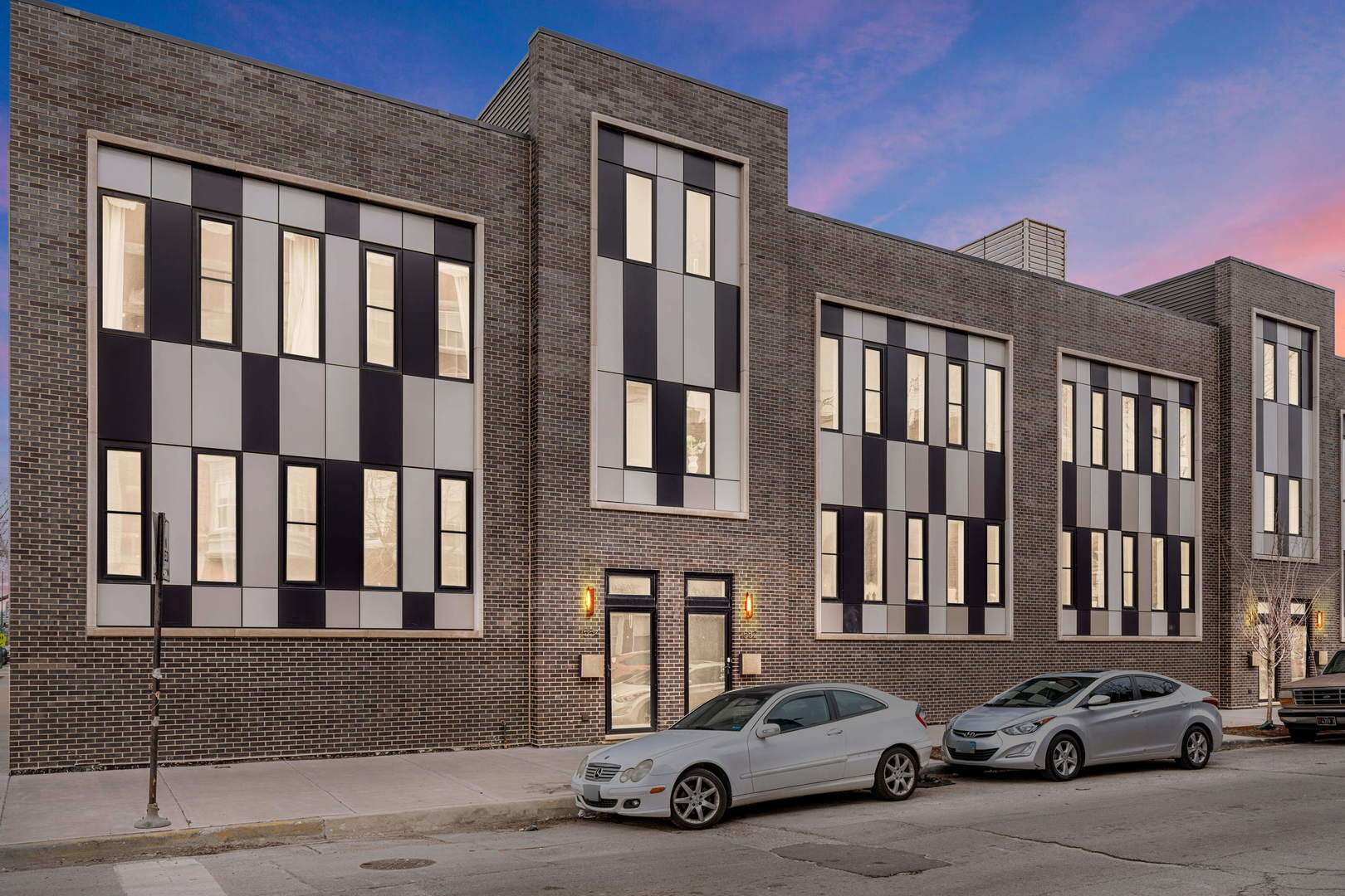 1554 W 21st Street