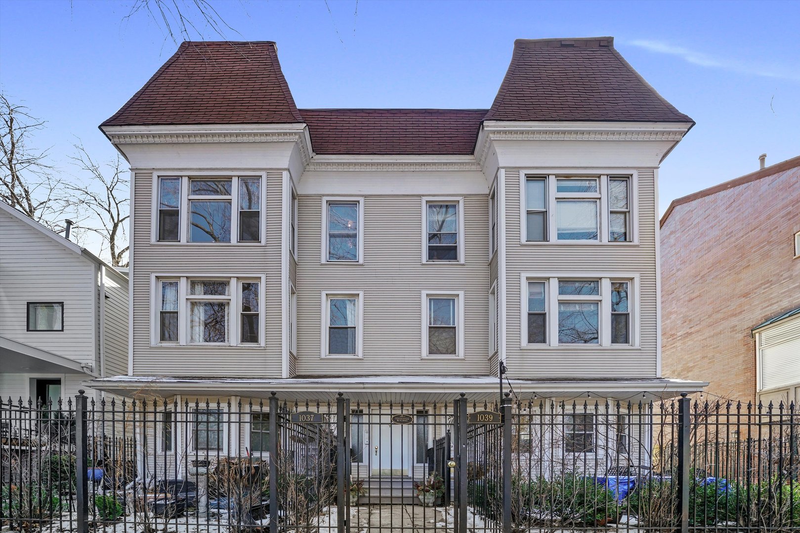 1037 W Lill Avenue Unit: 3E