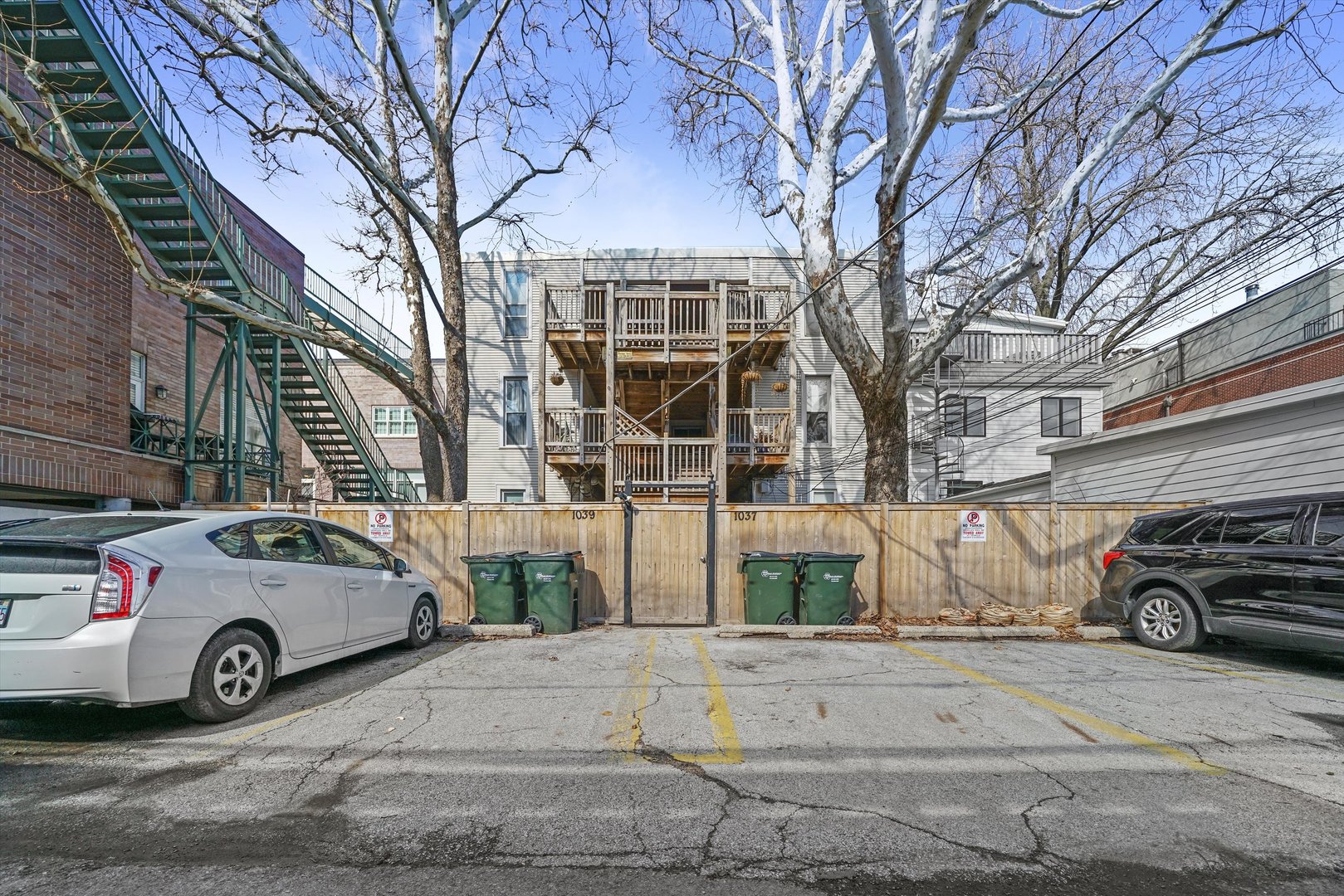 1037 W Lill Avenue Unit: 3E
