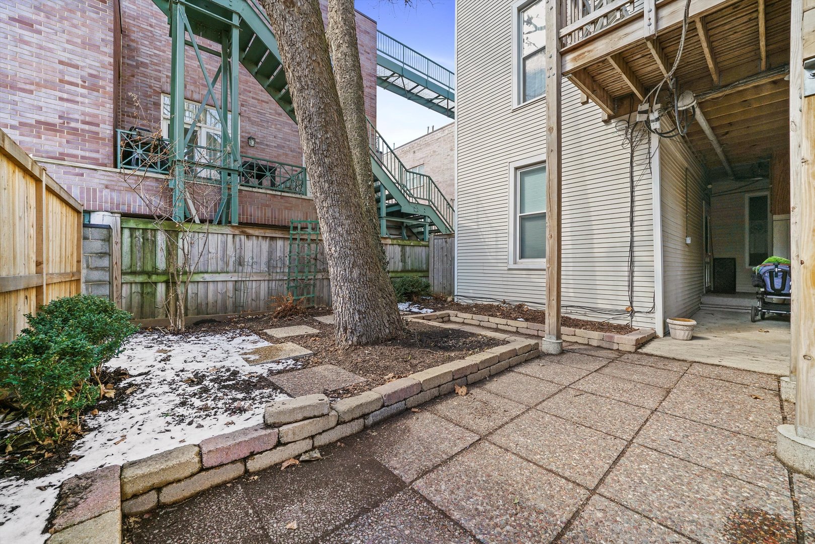1037 W Lill Avenue Unit: 3E