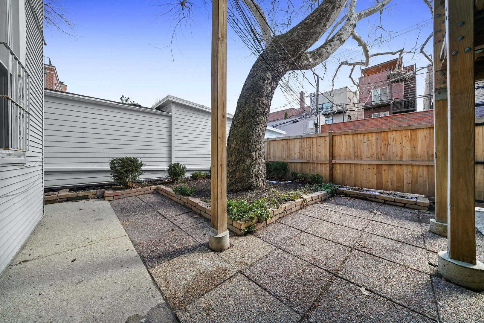 1037 W Lill Avenue Unit: 3E