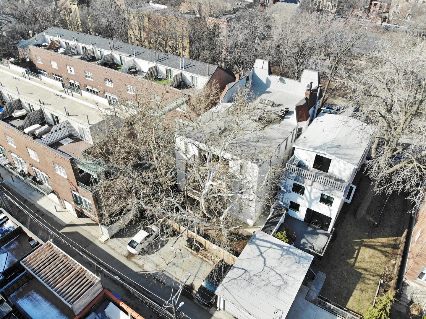 1037 W Lill Avenue Unit: 3E