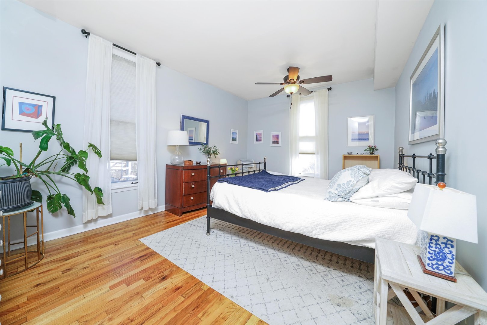1037 W Lill Avenue Unit: 3E