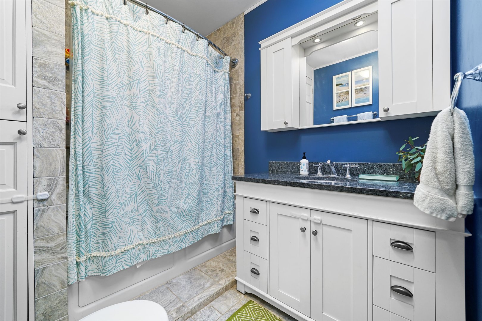 1037 W Lill Avenue Unit: 3E