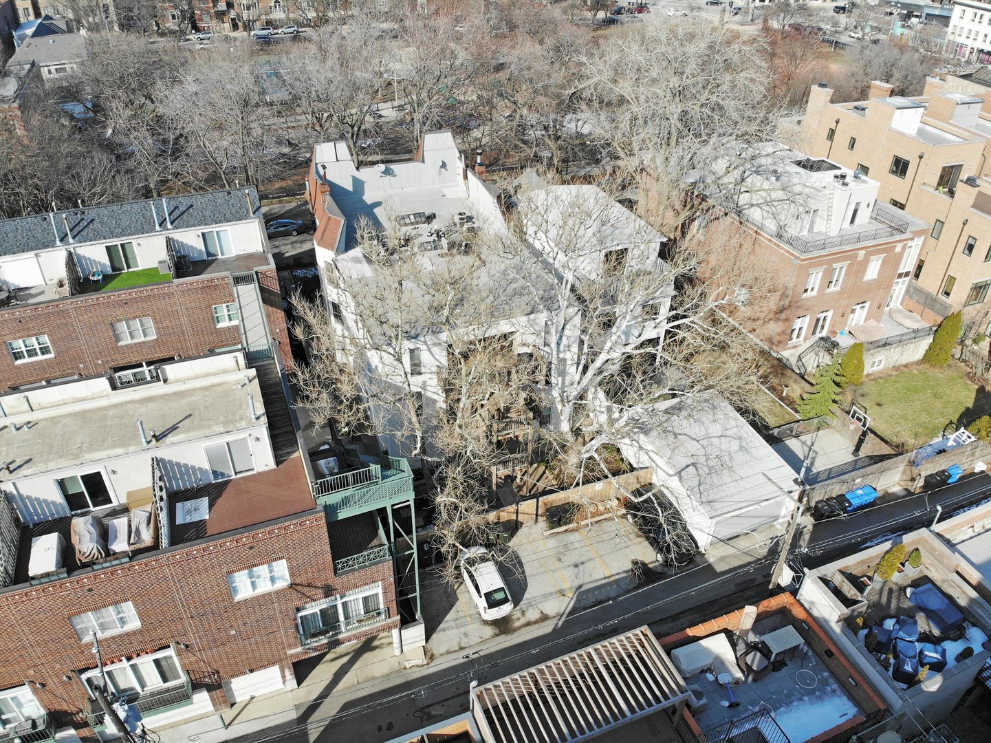 1037 W Lill Avenue Unit: 3E