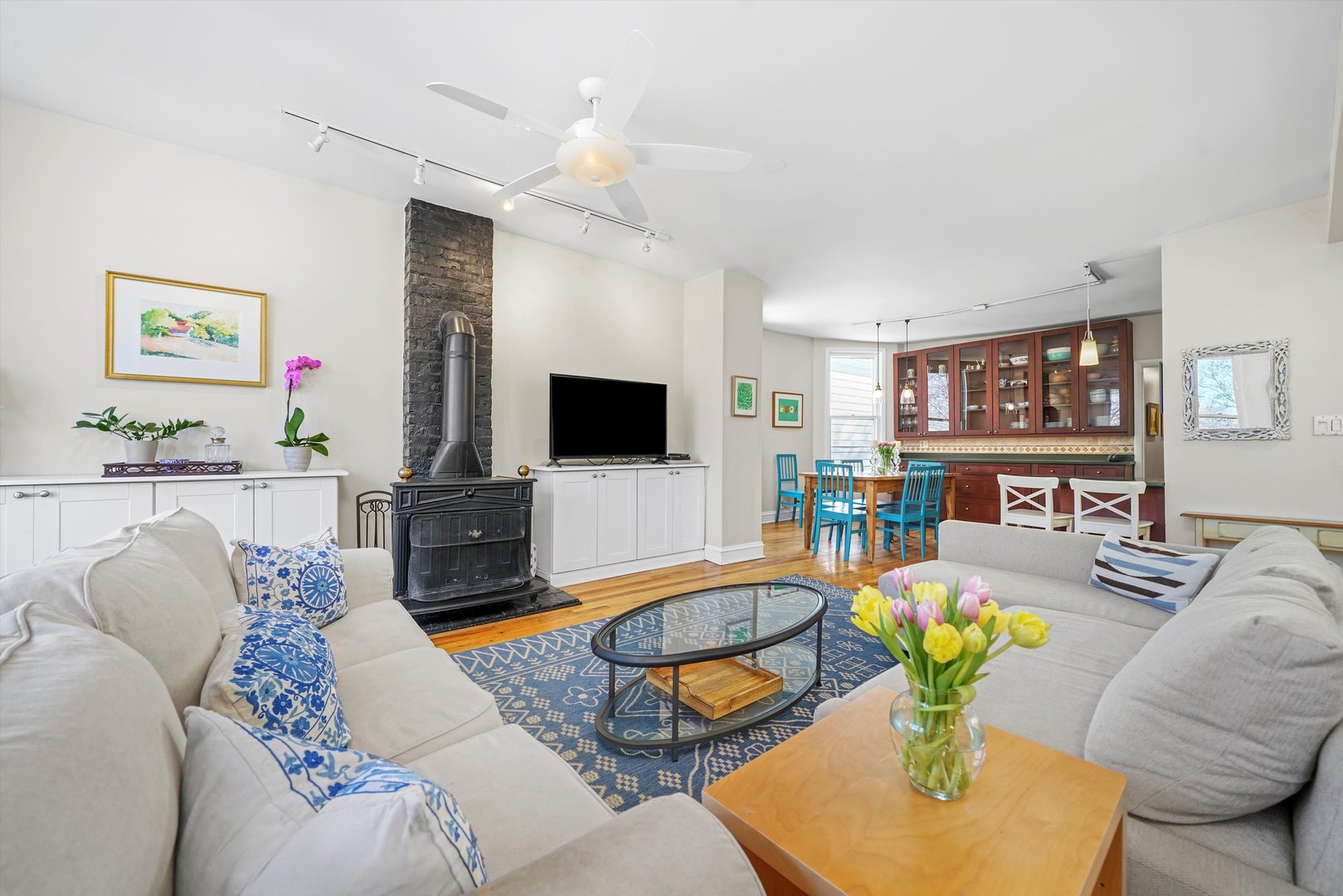 1037 W Lill Avenue Unit: 3E