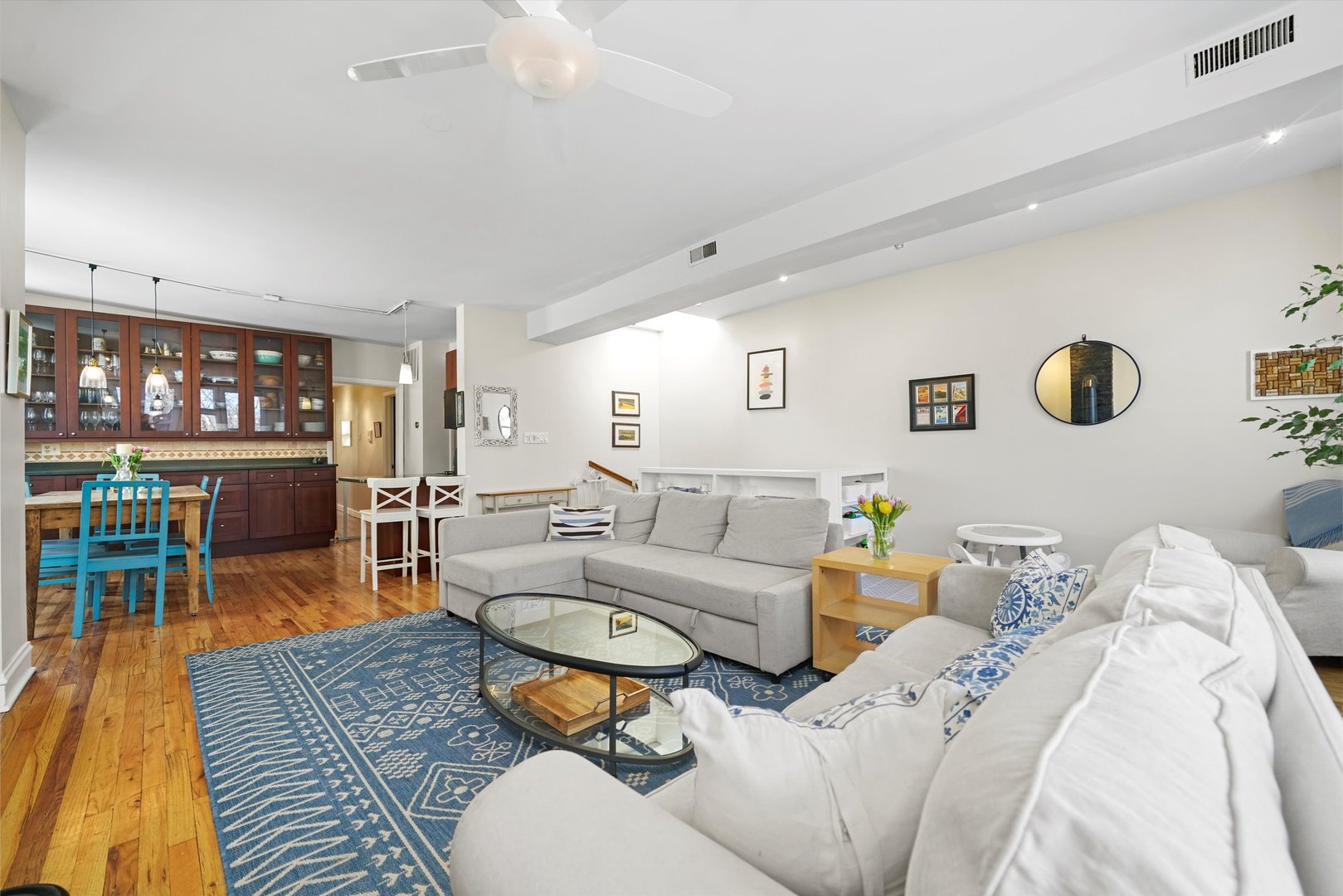 1037 W Lill Avenue Unit: 3E
