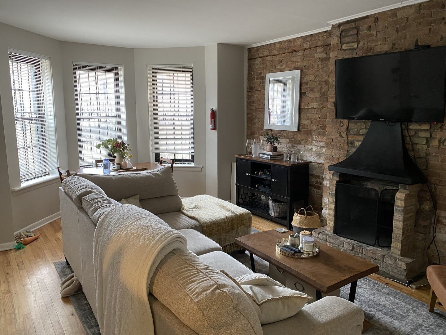 2219 N CLEVELAND Avenue Unit: 1N