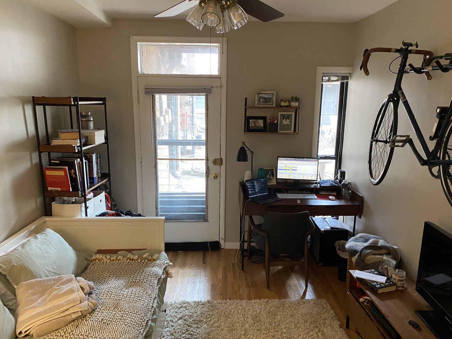2219 N CLEVELAND Avenue Unit: 1N
