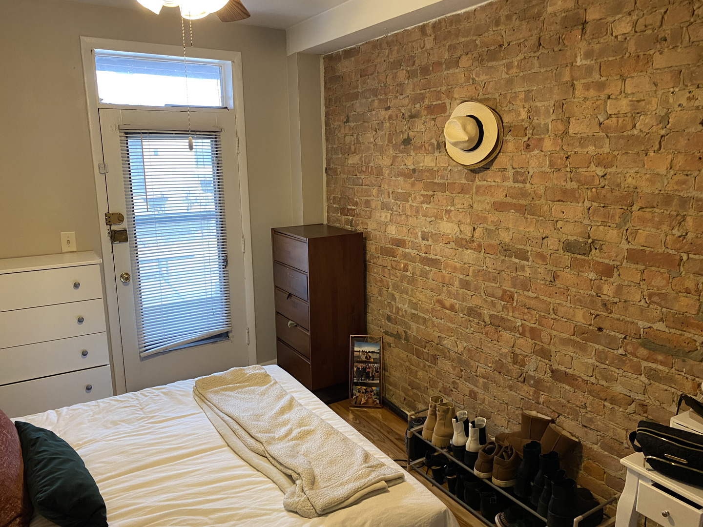 2219 N CLEVELAND Avenue Unit: 1N