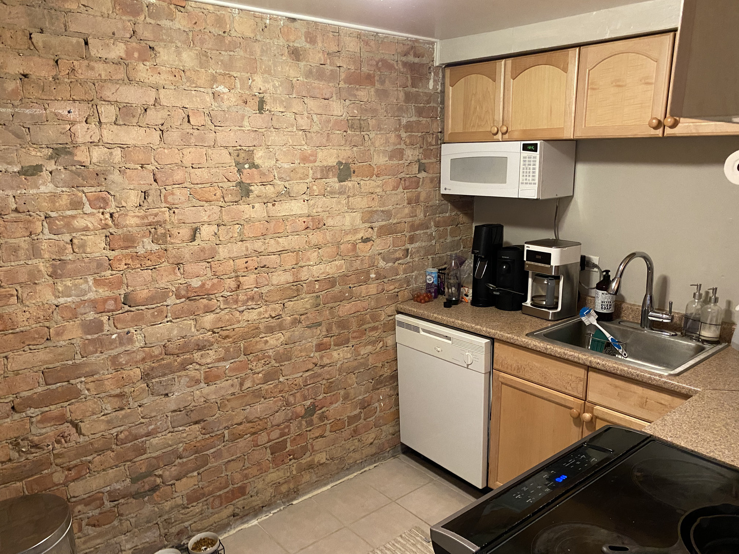 2219 N CLEVELAND Avenue Unit: 1N