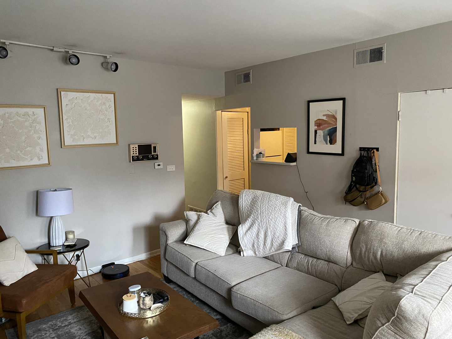 2219 N CLEVELAND Avenue Unit: 1N