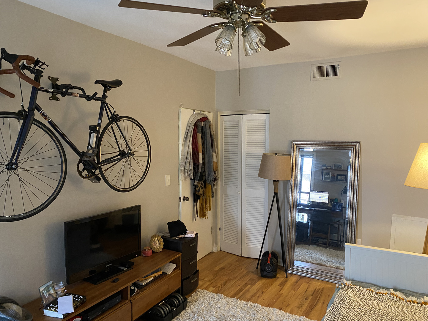 2219 N CLEVELAND Avenue Unit: 1N