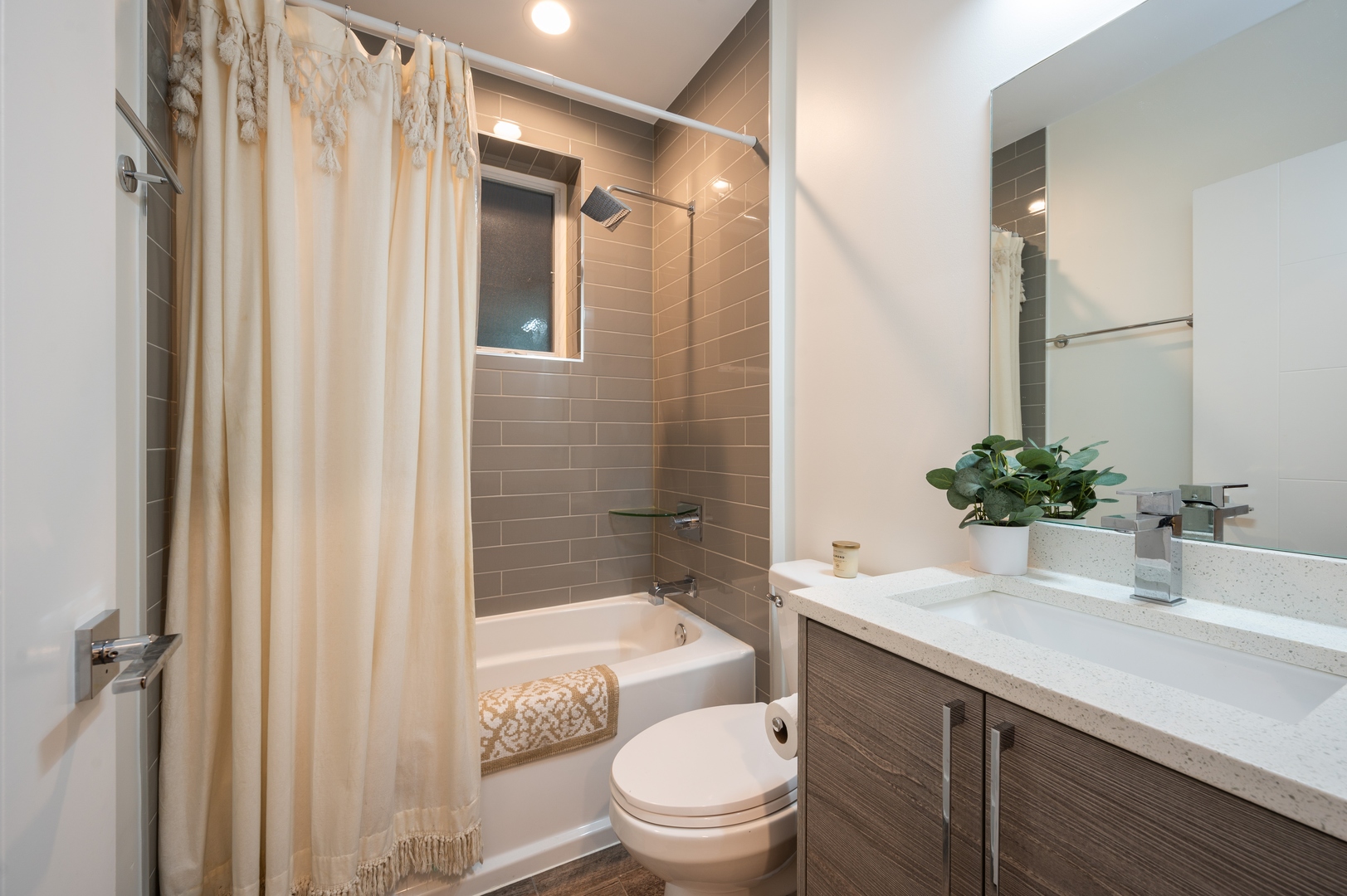 2034 W Cullerton Street Unit: 1