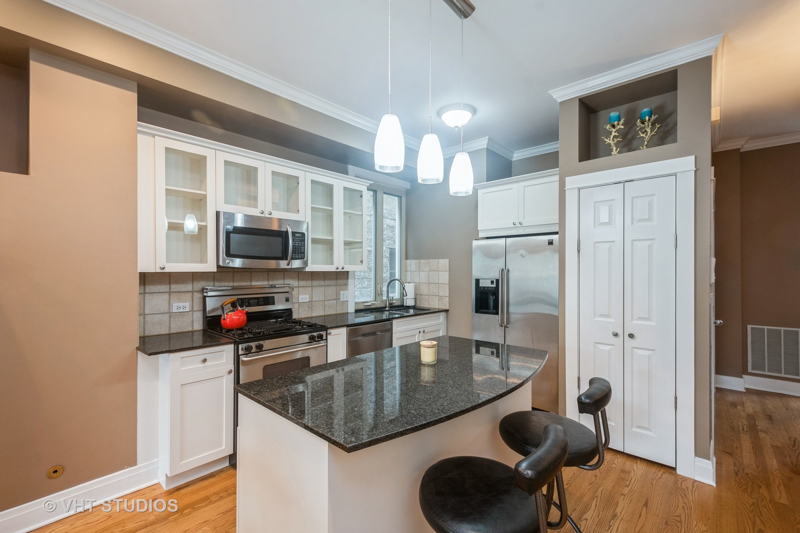 1442 W Walton Street Unit: 2