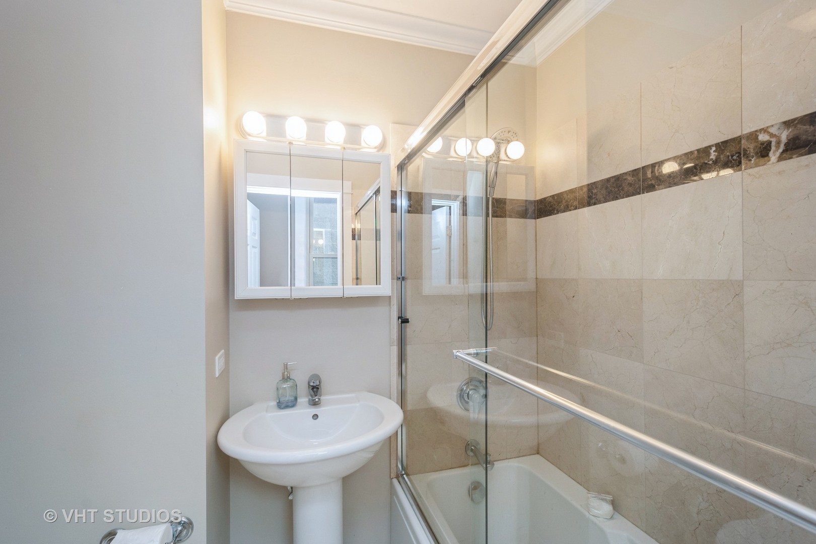1442 W Walton Street Unit: 2