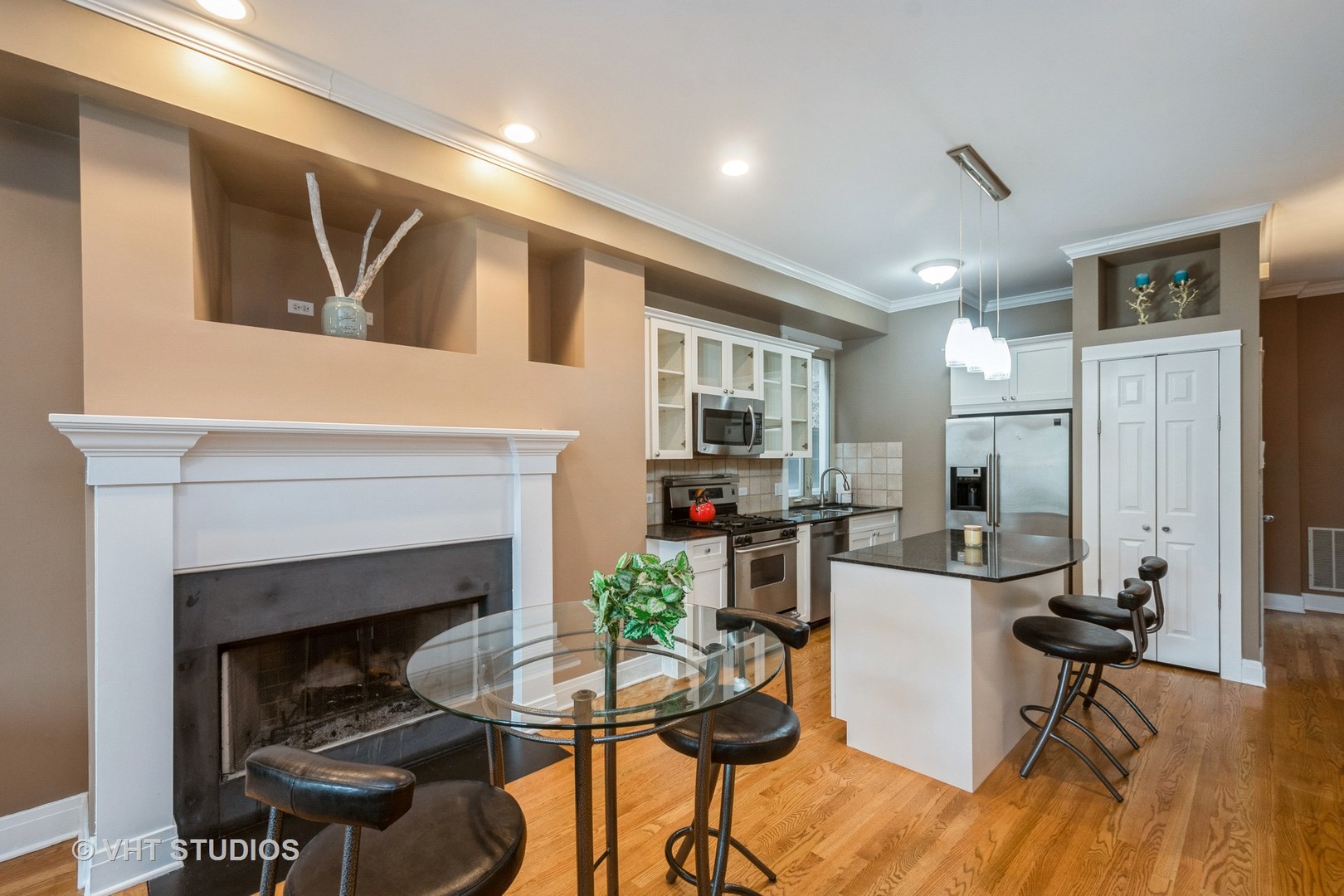 1442 W Walton Street Unit: 2