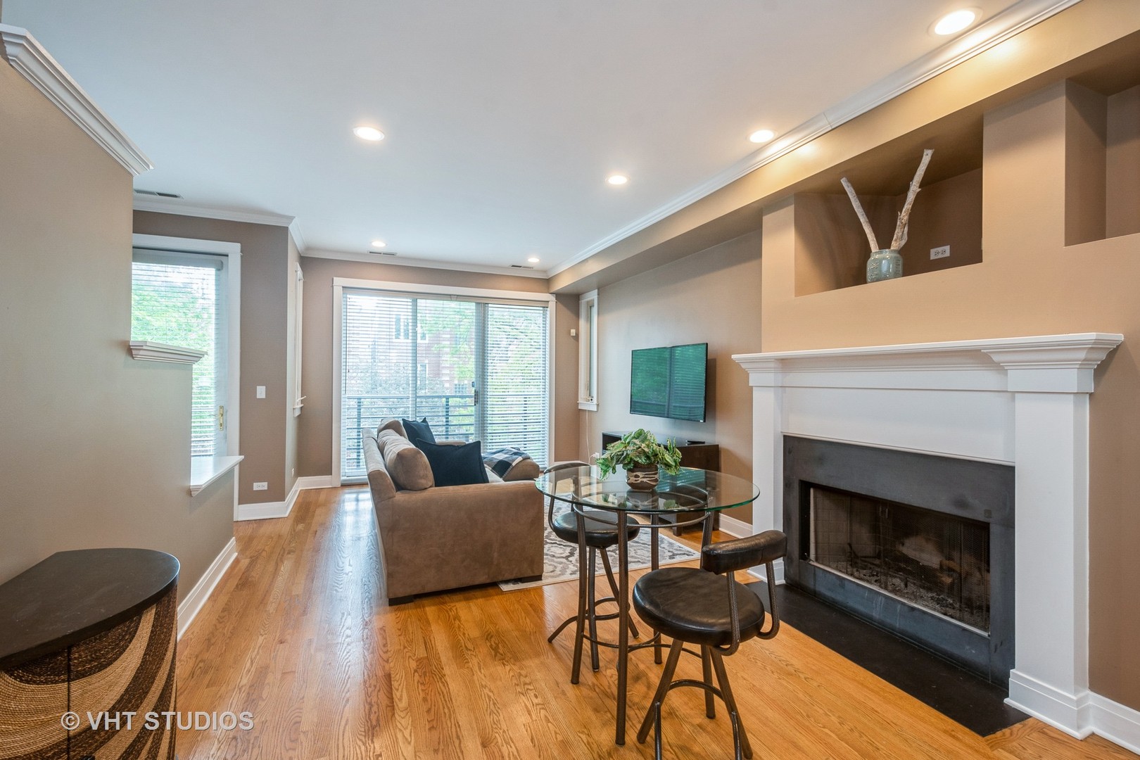 1442 W Walton Street Unit: 2